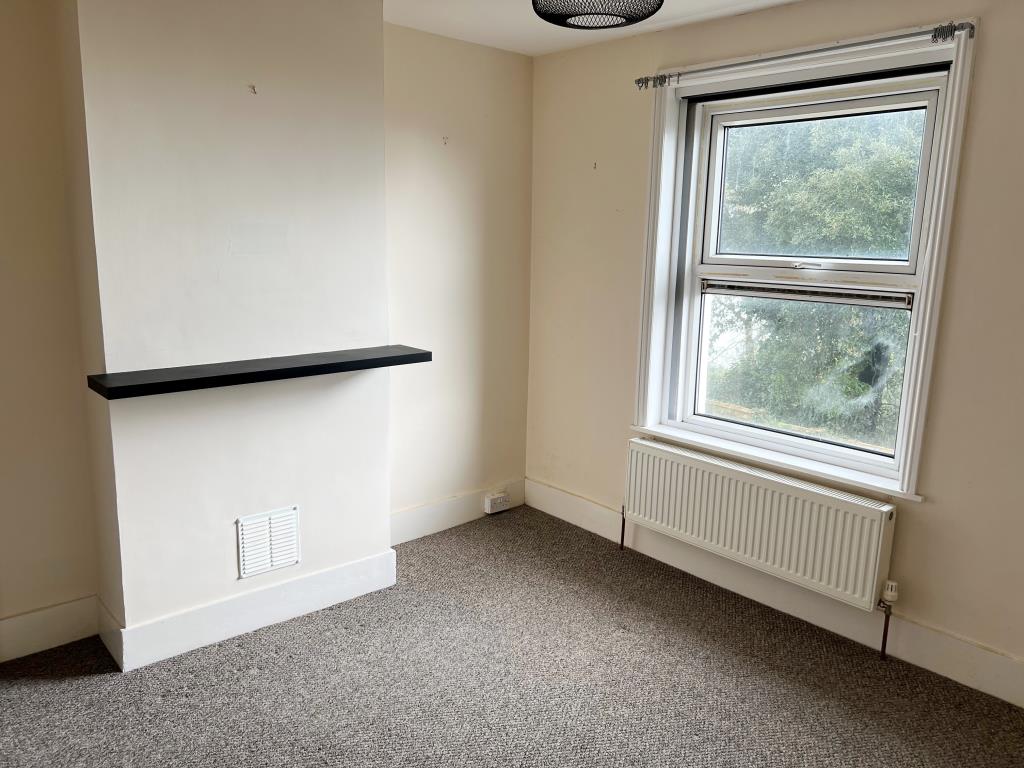 Lot: 148 - TWO-BEDROOM HOUSE FOR INVESTMENT OR OCCUPATION - Living Room